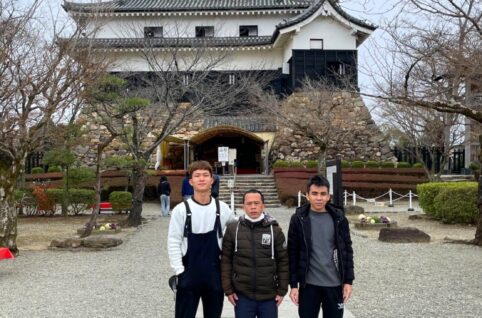 自習生と犬山城を観光