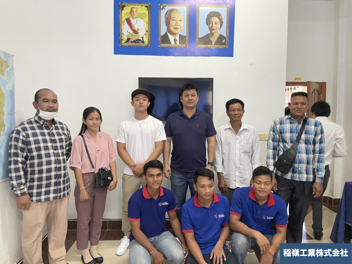 カンボジアで実習生の後輩たちを激励